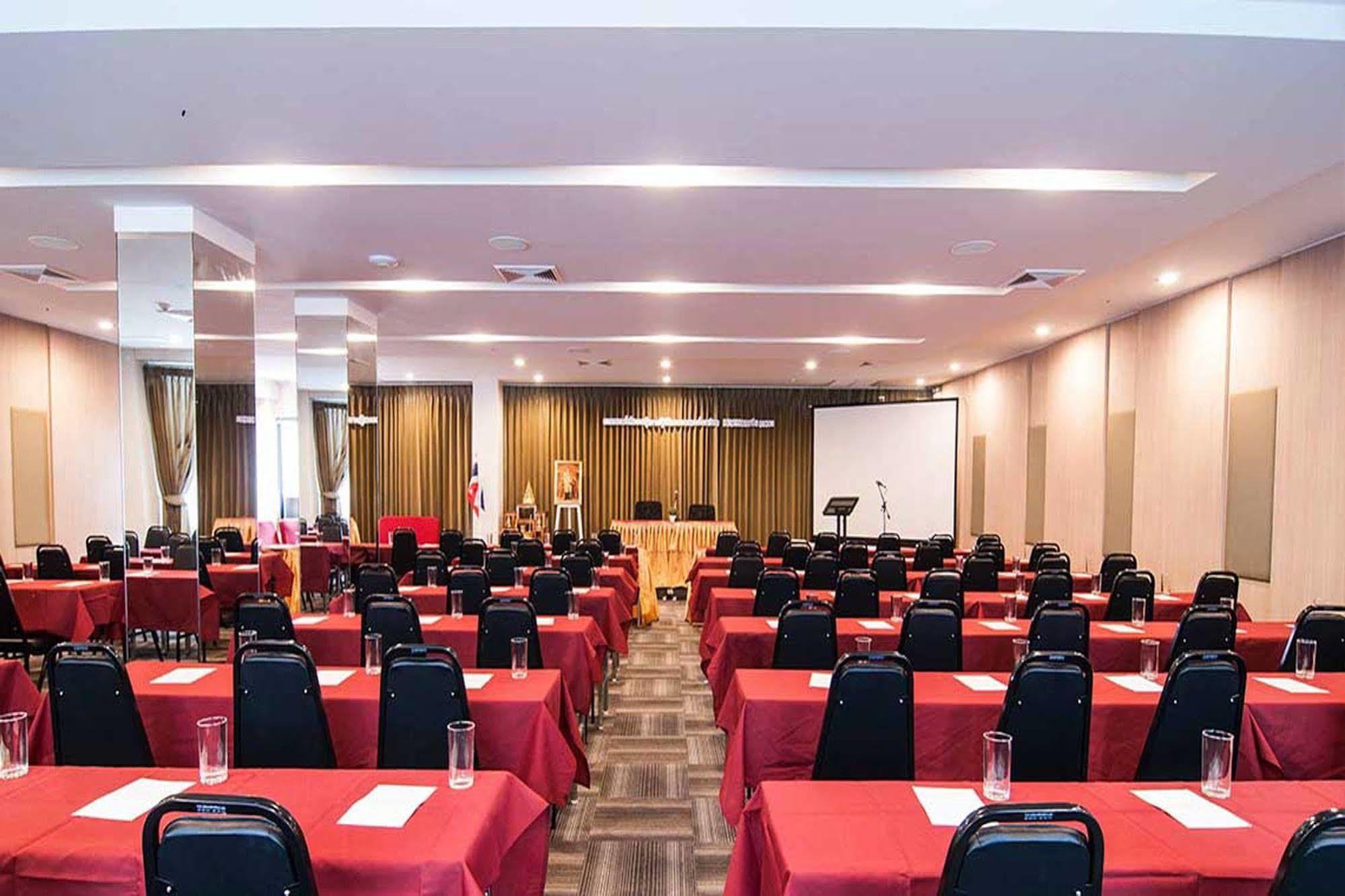 Leosor Hotel Nakhonratchasima Esterno foto